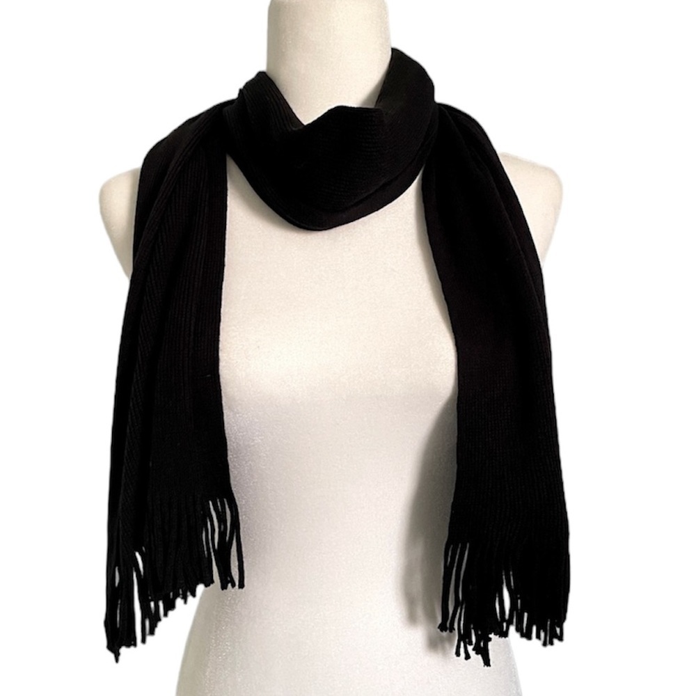 Covington scarf with fringes